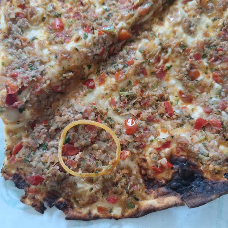 Lahmacun Siparişinde Hijyen İhlali: Paket Lastiği