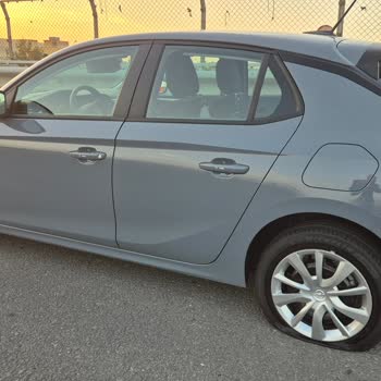 Stepnesiz Opel Corsa’da Patlayan Lastik Ve Uzun Süreli Yol Yardımı Eksikliği