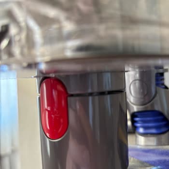 Dyson Süpürge Siklon Parçası Sürekli Yerinden Çıkıyor, Garanti Kapsamında Değişim Talebi