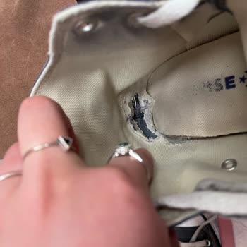 Converse Ayakkabısında Erken Yıpranma Ve Değişim Reddine Tepki