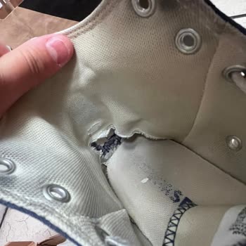 Converse Ayakkabısında Erken Yıpranma Ve Değişim Reddine Tepki