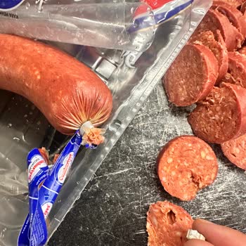 A101 Uşak Şubesinde Cumhuriyet Kangal Sucukta Metal Parça Bulundu