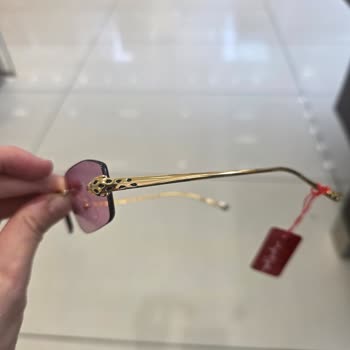 Çizik Cartier Gözlüğü Satışıyla Müşteri Güveni Zedeleniyor