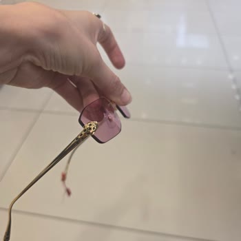 Çizik Cartier Gözlüğü Satışıyla Müşteri Güveni Zedeleniyor