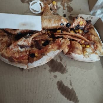 Hijyen Ve Sunum Sorunlarıyla Gelen Pizza İçin İade Talebi