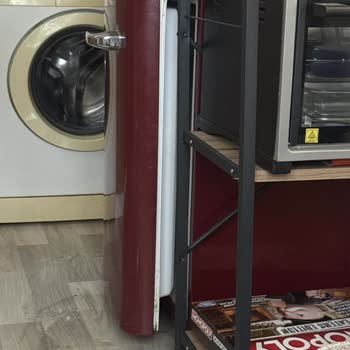 Buzlanma Nedeniyle Dondurucu Çekmecesi Kırıldı Ve Gıdalar Bozuldu