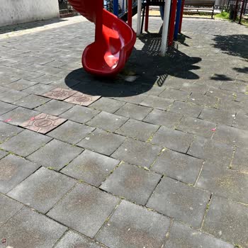 Keçecipiri Parkı Zemini Tehlikeli Ve Bakım Eksikliği