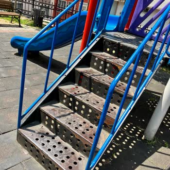 Keçecipiri Parkı Zemini Tehlikeli Ve Bakım Eksikliği