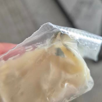 Makas Market'te Sütaş Peynirlerinde Kağıt Parçası Ve Bozuk Peynir Sorunu