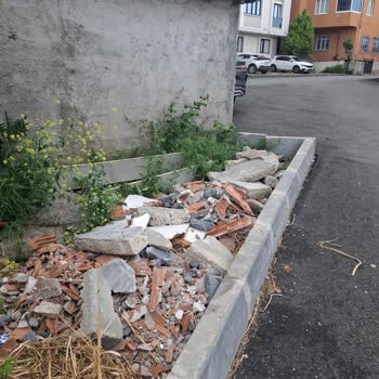 Sokağa Dökülen Molozlar Ve İzinsiz Balkon Tadilatı İçin Yasal İşlem Talebi