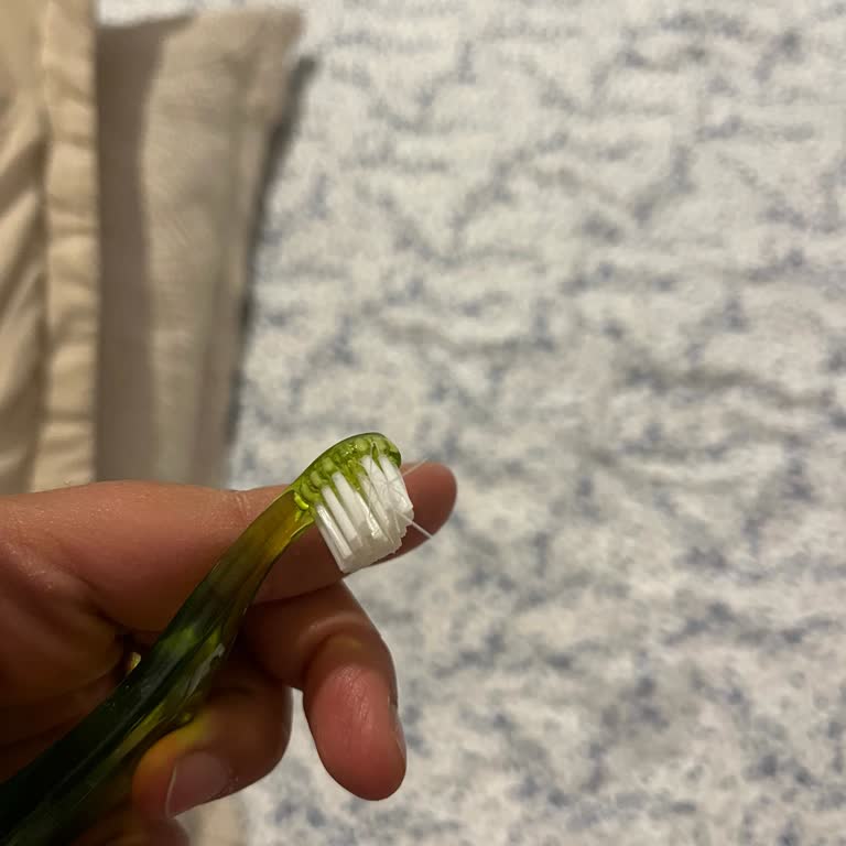 Bebek Diş Fırçasındaki Kılların Aniden Kopması Boğulma Riski Oluşturdu
