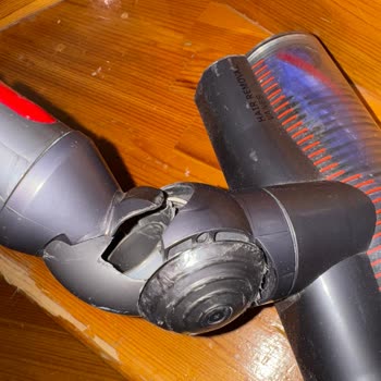 Dyson V11 Motor Başlığı Normal Kullanımda Kırıldı Ve Ücretli Değişim Talebi Reddi
