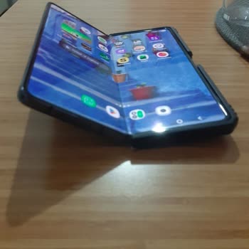Samsung Z Fold 4 Ekran Açılmıyor, Ortada Siyah Çizgi Ve Veri Silme Riski