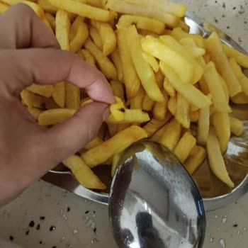 Böcekli Dondurulmuş Patates Ürünüyle Sağlık Ve Hijyen Endişesi