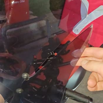 Ön Cam Bağlantısının Çatlaması Motosiklet Güvenliğini Tehdit Etti