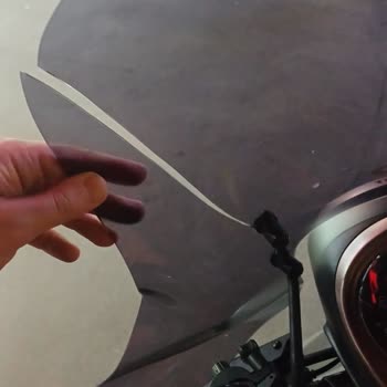 Ön Cam Bağlantısının Çatlaması Motosiklet Güvenliğini Tehdit Etti