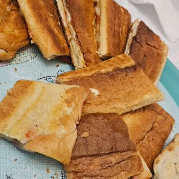 Geçmiş Son Tüketim Tarihli Tost Peyniri Çocuklarda Zehirlenmeye Sebep Oldu