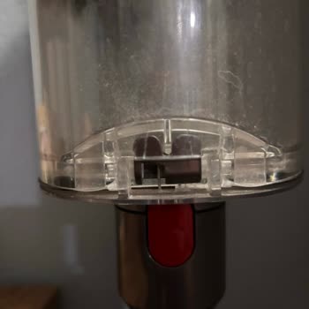 Dyson V15 Süpürge Sürekli Filtre Hatası Ve Çatlayan Parçalarla Kullanılamaz