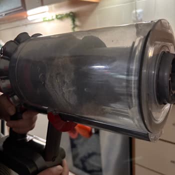 Dyson V15 Süpürge Sürekli Filtre Hatası Ve Çatlayan Parçalarla Kullanılamaz