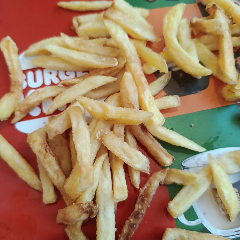 Erzurum MNG AVM Burger King Şubesinde Patates Kızartması Kalitesiz Ve Tüketilemez