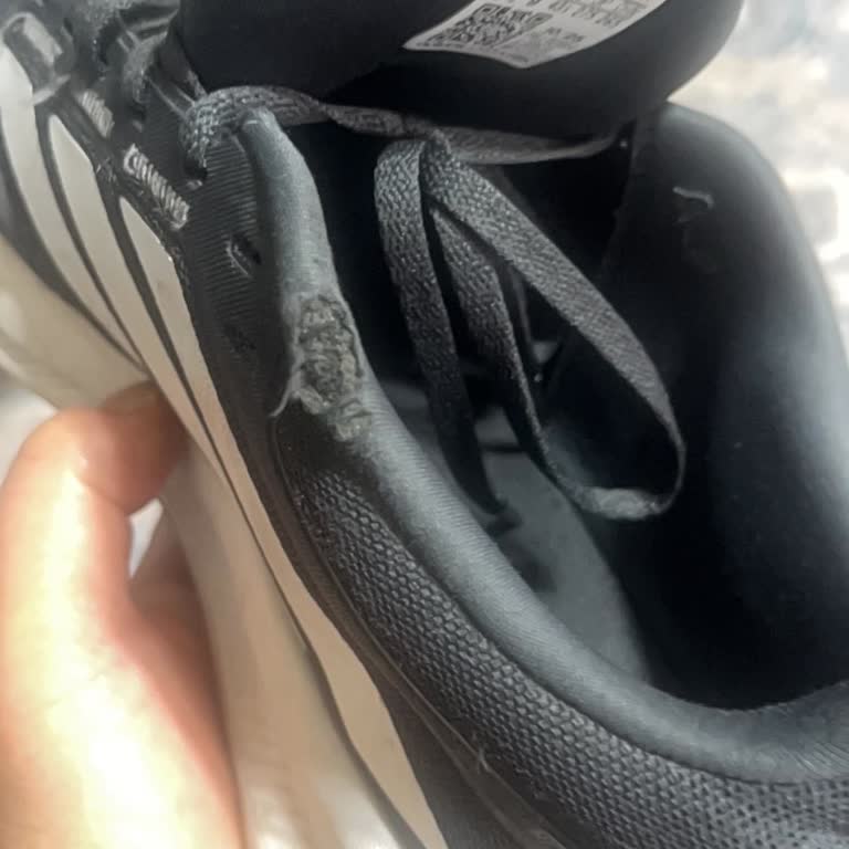 Kısa Sürede Açılan Adidas Ayakkabısının Değişimi Talebi