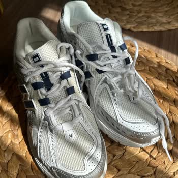 Kırık Kutu Ve Kullanılmış New Balance 1906 Ayakkabı Teslimatı