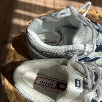 Kırık Kutu Ve Kullanılmış New Balance 1906 Ayakkabı Teslimatı