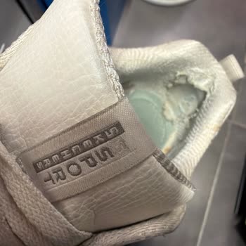 Skechers Kadın Sneaker Ayakkabısının 5 Ayda Sökülmesi Ve Garanti Şikayeti