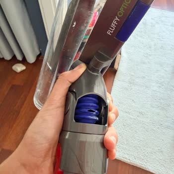 Dyson V15 Lazerli Başlık Hortumundaki Yırtık İçin Ücretsiz Değişim İstiyorum
