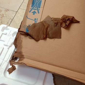 Değişimle Gelen Bosch Çamaşır Makinesinde Panel Darbe İzi Ve Nemli Ambalaj