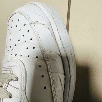 İki Yıllık Garanti Verilen Nike Ayakkabım Kısa Sürede Çatladı Ve Derisi Soyuldu