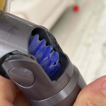 Dyson V15 Gırtlak Hortumu Garanti Süresinde Delindi: Ücretsiz Değişim Talebi