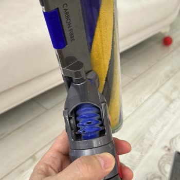 Dyson V15 Gırtlak Hortumu Garanti Süresinde Delindi: Ücretsiz Değişim Talebi