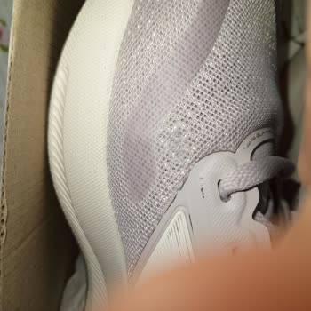 Adidas Ayakkabıda Üretim Hatası Nedeniyle Değişim Talebi