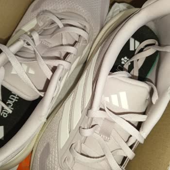 Adidas Ayakkabıda Üretim Hatası Nedeniyle Değişim Talebi