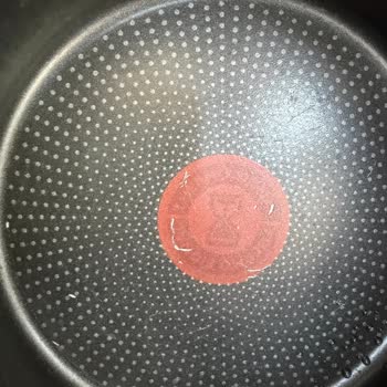 Tefal Tava Setinin Kulp Ve Yüzeyindeki Çizilmeler Ve Kilitlenme Sorunları