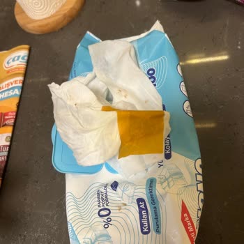 Sektör Kimya Nano Temizlik Havlusunda Kirli Lekeler Ve Banda Benzeri Maddeyle Hijyen Skandalı