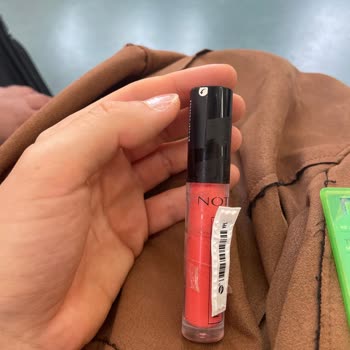Kullanılmış Gloss Yeni Gibi Satıldı, Özür Bekliyorum