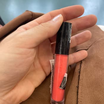 Kullanılmış Gloss Yeni Gibi Satıldı, Özür Bekliyorum