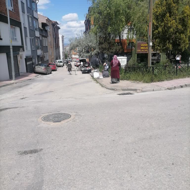 Denetimsiz Seyyar Giyim Satıcıları Vergi Ödeyen Esnafları Mağdur Ediyor