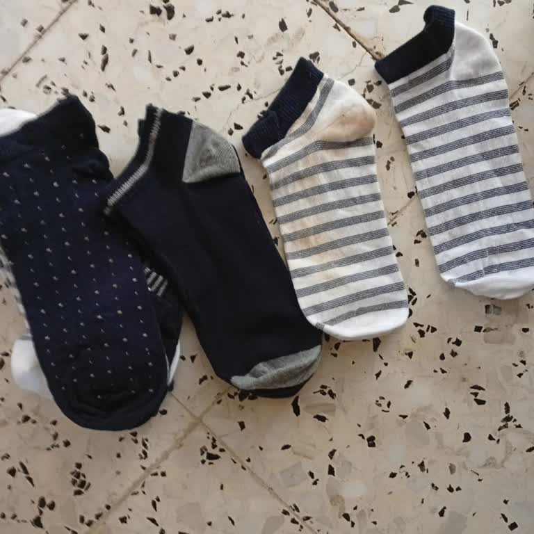 İç Çamaşırı Yerine Lekeli Çorap Gönderildi Ve İade Talebim Cevap Bulamadı