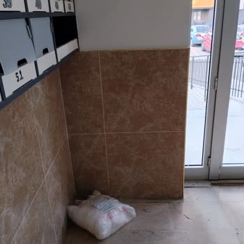 PTT Kargo Paketi Kapıya Getirilmeden Dış Girişte Bırakıldı