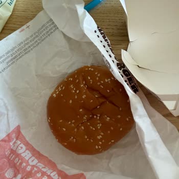 Sancaktepe Burger King Şubesinde Yanlış Oyuncak, Soğuk Hamburger Ve Eksik Kuzu Çevirmesi