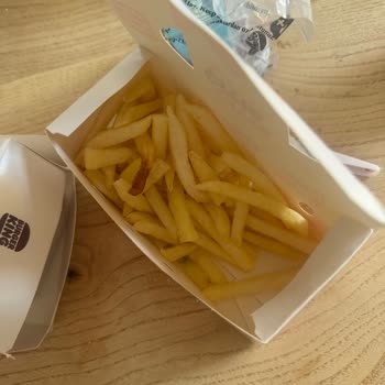 Sancaktepe Burger King Şubesinde Yanlış Oyuncak, Soğuk Hamburger Ve Eksik Kuzu Çevirmesi