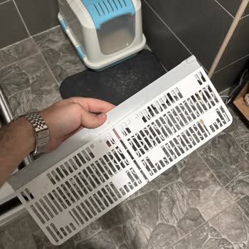 Mösta Kum Saçılması ve Zayıf Ped Bağlantısı Nedeniyle Ubpet C10 Pro Kedi Tuvaletinde Tasarım Sorunu