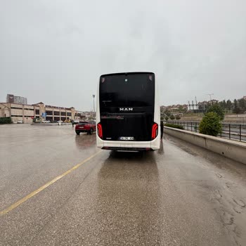 Bebekli Yolculara Süt Yardımı Verilmedi, Havalimanı Yerine Yol Kenarında Bırakıldı