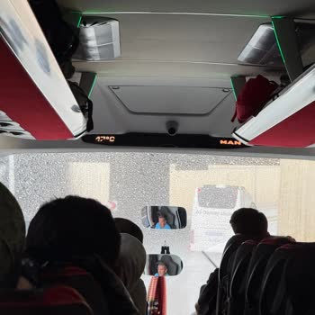 Bebekli Yolculara Süt Yardımı Verilmedi, Havalimanı Yerine Yol Kenarında Bırakıldı