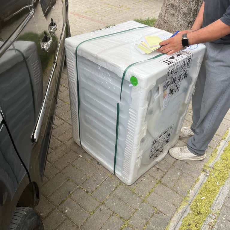 Kargo Plus'ın Ağacın Altına Bırakılan Çamaşır Makinesi Teslimat Hatası