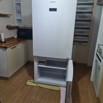 Arçelik Buzdolabındaki Sürekli Su Sızıntısı Ve Çözülmeyen Sorunlar Nedeniyle Değişim Talebi