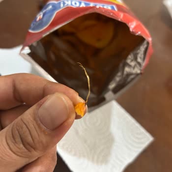 Şok Şubesi Lays Cipsinde Naylona Benzeyen Yabancı Madde Görüldü